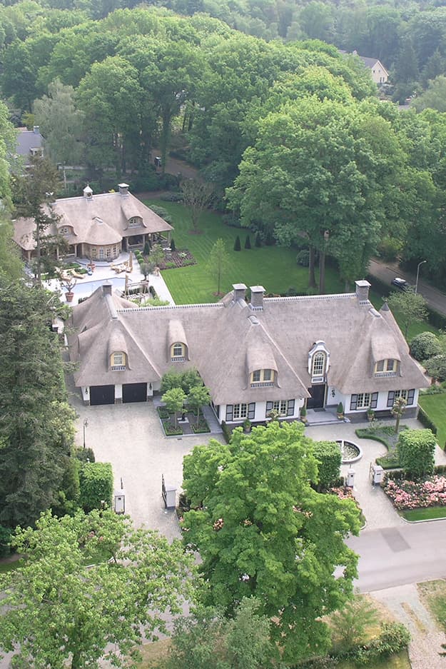 Luchtfoto van Beringhem B.V. pand