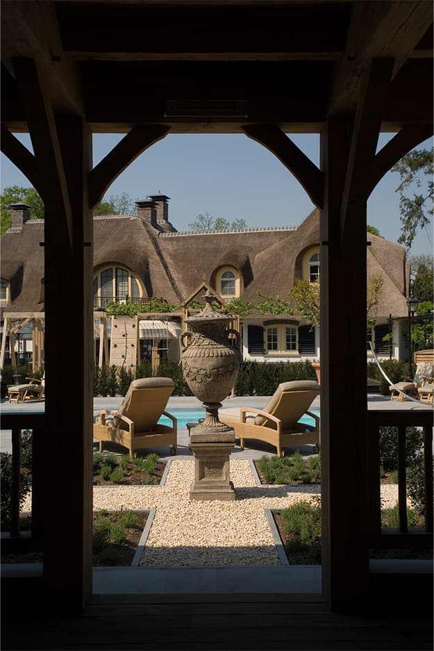 Beringhem B.V. zwembad